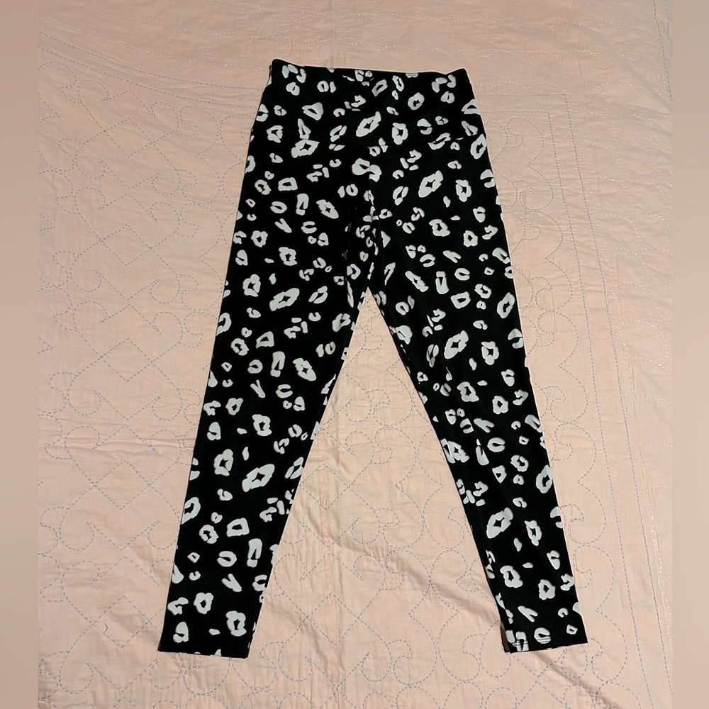 Onzie size L, yoga leggings, in wonderful condition, like new.
